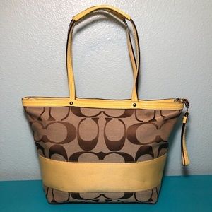 COACH Signature Tote *